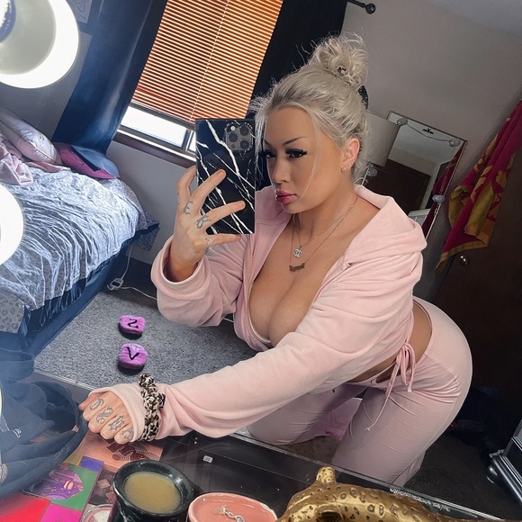 Meet your Posher, Jessica - Picture 3 of 7